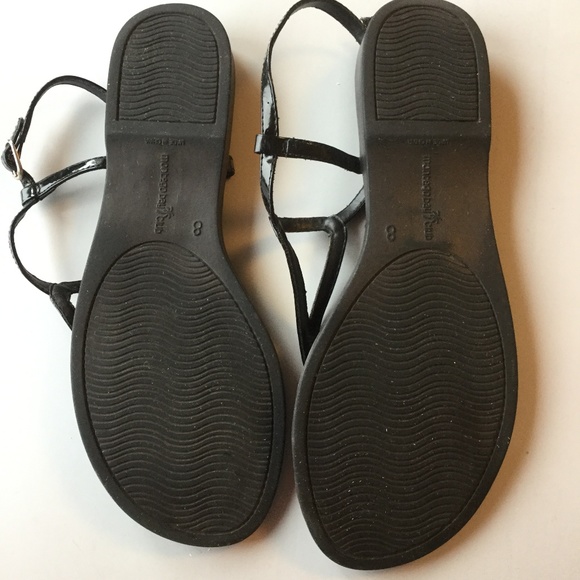 Black Triangular Sandals - Picture 3 of 3